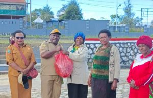 Perekda Setda Deiyai Salurkan Bibit Bawang Merah dan Bawang Putih untuk Dorong Ketahanan Pangan