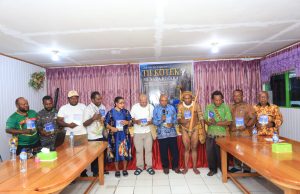 Peluncuran Buku “TII Koteka” Jadi Ruang Refleksi Pelestarian Budaya Suku Mee Suasana peluncuran buku TII KOTEKA Karya Nason Pigai, Sabtu (13/6/2026). Foto: Doc. tiiruu.com