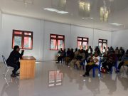 Dinsos Deiyai Gelar Musyawarah Desa, Kadinsos Tekankan Pentingnya Verifikasi dan Validasi Data Dinas Sosial Kabupaten Deiyai menggelar Musyawarah Desa Se-Kabupaten Deiyai yang berlangsung selama tiga hari, mulai tanggal 18 hingga 20 Juni 2026, bertempat di Kantor Dinas Sosial Kabupaten Deiyai - Doc AMY