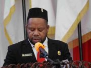 DPR Papua Tengah Terima LHP BPK RI atas Laporan Keuangan Pemerintah Provinsi Papua Tengah Tahun Anggaran 2025 Ketua DPR PT Delius Tabuni saat memberikan sambutan - Doc. Humas DPR PT