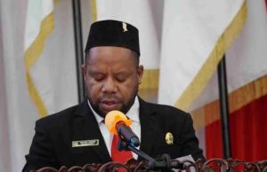 DPR Papua Tengah Terima LHP BPK RI atas Laporan Keuangan Pemerintah Provinsi Papua Tengah Tahun Anggaran 2025 Ketua DPR PT Delius Tabuni saat memberikan sambutan - Doc. Humas DPR PT