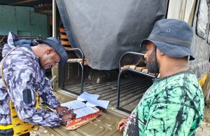Satpol PP Deiyai Serahkan Kendaraan Dinas Rusak ke BPKAD, Perkuat Pengamanan Aset Daerah