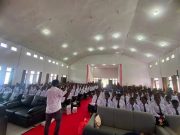 Bupati Puncak Berangkatkan 317 Anak Asli Puncak ke Semarang, Prioritaskan Pengembangan SDM