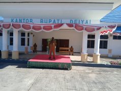 Sekda Deiyai Tekankan Disiplin dan Kualitas Kinerja ASN Saat Pimpin Apel Gabungan