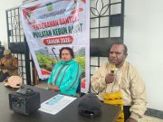 Dinas Ketahanan Pangan Deiyai Salurkan 400 Paket Peralatan Kebun untuk Kelompok Tani