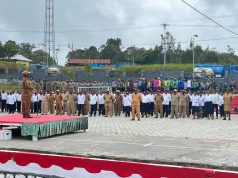 Bupati Deiyai Tegaskan Disiplin ASN dan Transparansi Pengelolaan Dana BOS-BOK saat Pimpin Apel Gabungan