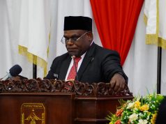 Gubernur Papua Tengah Serahkan Raperda Pertanggungjawaban APBD 2025, Pendapatan Lampaui Target dan SiLPA Capai Rp1,429 Triliun Gubernur Papua Tengah Meki Nawipa saat membuka sidang Pembukaan Paripurna Raperdasi Pertanggungjawaban Pelaksanaan APBD Provinsi Papua Tengah Tahun 2025 - DOc. Humas