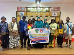 Dekranasda Deiyai Hadiri HUT ke-46 Dekranas di Makassar, Promosikan Kerajinan dan Budaya Lokal Rombongan Dekranasda Kabupaten Deiyai tiba di Bandar Udara Internasional Sultan Hasanuddin, Makassar, Selasa (7/7/2026), untuk mengikuti rangkaian kegiatan Hari Ulang Tahun (HUT) ke-46 Dewan Kerajinan Nasional (Dekranas) Tahun 2026. Keikutsertaan Deiyai dalam ajang nasional tersebut menjadi bagian dari upaya mempromosikan kerajinan khas, budaya lokal, dan produk unggulan UMKM Kabupaten Deiyai kepada masyarakat Indonesia. (Foto: Humas Dekranasda Kabupaten Deiyai)