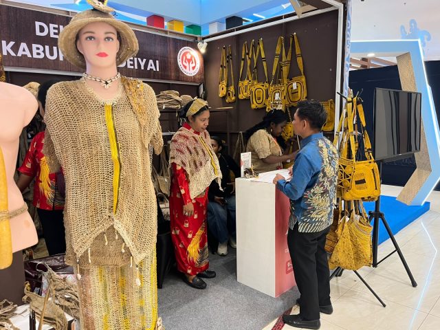 WhatsApp Image 2026-07-09 at 16.55.07 Dekranasda Kabupaten Deiyai turut ambil bagian dalam Pameran Hari Ulang Tahun (HUT) ke-46 Dewan Kerajinan Nasional (Dekranas) Tahun 2026 yang berlangsung di Trans Studio Mall Makassar, Provinsi Sulawesi Selatan - Doc. Humas Deiyai Tiiruu Online