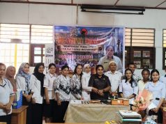 Naomi Kotouki Soroti Kekurangan Ruang Kelas di Sekolah Kota Nabire, Minta Pemda Segera Bertindak Anggota DPR PT Naomi Kotouki saat melakukan hearing bersama dengan guru-guru SD N3 Morgo, belum lama ini - Doc. TIiruu.com