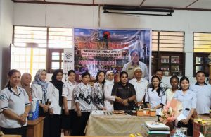 Naomi Kotouki Soroti Kekurangan Ruang Kelas di Sekolah Kota Nabire, Minta Pemda Segera Bertindak Anggota DPR PT Naomi Kotouki saat melakukan hearing bersama dengan guru-guru SD N3 Morgo, belum lama ini - Doc. TIiruu.com