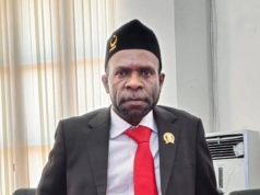 DPR Papua Tengah Serahkan Rekomendasi LKPJ 2025, Soroti Pendidikan, Kesehatan hingga Tata Kelola Pemerintahan Anggota DPR PT Fransiskus Xaverius Magai yang membacakan Penyampaian Rekomendasi DPR Papua Tengah Terhadap Laporan Keterangan Pertanggung Jawab (LKPJ) Kepala Daerah Tahun 2025 - Doc. tiiruu.com