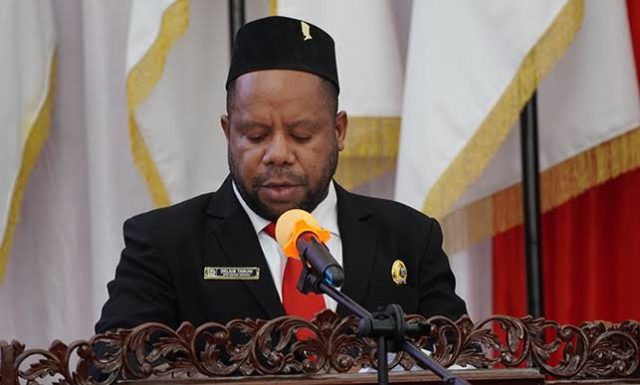 images Ketua DPR PT Delius Tabuni saat memberikan sambutan dalam rangka Penyampaian Rekomendasi DPR Papua Tengah Terhadap Laporan Keterangan Pertanggung Jawab (LKPJ) Kepala Daerah Tahun 2025 - Doc. tiiruu.com/ AHY