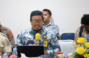 BMKG: El Nino Sangat Kuat Berpotensi Tekan Curah Hujan Papua Tengah hingga September 2026 Husain, S.Tr., M.Si., dari Stasiun Meteorologi Douw Aturure BMKG memaparkan kondisi dan prediksi dampak fenomena El Nino terhadap cuaca dan curah hujan di Provinsi Papua Tengah, Kamis (27/8/2026). BMKG mencatat indeks Nino 3.4 mencapai +2,99 yang menunjukkan El Nino kategori sangat kuat.
