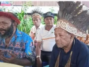 DAP Tandatangani MOU Perdamaian dan Persatuan, Akhiri Dualisme 10 Tahun Pimpinan Dewan Adat Papua (DAP), Yan Pieter Yarangga dan Dominikus Sorabut, menandatangani Memorandum of Understanding (MOU) Perdamaian dan Persatuan Internal DAP dalam rangkaian proses rekonsiliasi, di Museum Loka Budaya Universitas Cenderawasih, Jayapura, Minggu (9/8/2026). Penandatanganan ini menjadi momentum penyatuan kembali DAP setelah mengalami dualisme kepemimpinan selama lebih dari 10 tahun.
