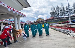 Bupati Deiyai Buka Lomba Gerak Jalan Memperingati HUT ke-81 Kemerdekaan RI