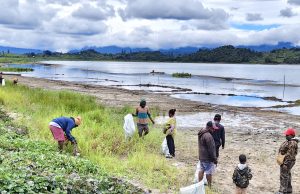 KOMANDAN Deiyai Kembali Gelar Aksi Bersih di Sejumlah Destinasi Wisata Danau Tigi