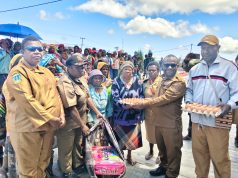 Bupati Deiyai Salurkan Bantuan Sosial bagi Disabilitas dan Kelompok Rentan