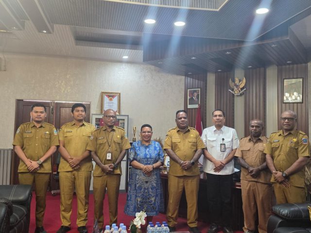 WhatsApp Image 2026-08-06 at 08.58.19 Senator Papua Tengah Eka Kristina Yeimo Murib usai berdiskusi dengan sejumpla pimpinan OPD di Lingkungan Pemerintah Papua Tengah - Tiiruu.com