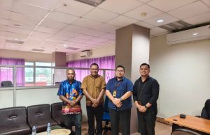 DPMK Deiyai Perkuat Sinergi dengan Kantor Pajak Pratama Timika, Tingkatkan Kepatuhan Perpajakan dan Tata Kelola Keuangan Kepala DPMK Kabupaten Deiyai, Dr. Ferdinant Pakage, M.M., M.AP., saat melakukan koordinasi dengan Kantor Pelayanan Pajak (KPP) Pratama Timika di Timika, Kamis (6/8/2026), dalam rangka memperkuat kepatuhan perpajakan dan tata kelola administrasi keuangan DPMK Kabupaten Deiyai.