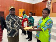 Puskesmas Tenedagi Raih Penghargaan sebagai Puskesmas Berprestasi dan Kepala Puskesmas Terbaik Kabupaten Deiyai