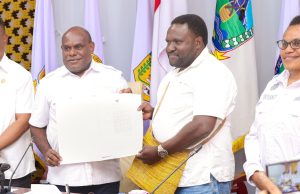 Gubernur Meki Nawipa Tunjuk Emanuel You sebagai Juru Bicara Gubernur Papua Tengah Gubernur Papua Tengah Meki Nawipa secara resmi menunjuk Emanuel You sebagai Juru Bicara Gubernur Papua Tengah. Penunjukan ini diharapkan dapat memperkuat komunikasi dan penyampaian informasi pemerintah kepada masyarakat Papua Tengah.