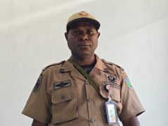 Satpol PP Deiyai Siapkan Satgas Hadapi Ancaman Kebakaran dan Krisis Air Bersih Sekretaris Satpol PP Kabupaten Deiyai, Yakobus Agapa, saat memberikan keterangan kepada media terkait kesiapsiagaan Satpol PP dan BPBD menghadapi ancaman kebakaran serta krisis air bersih di Kabupaten Deiyai, Kamis (27/8/2026) - Doc. Tiiruu.com