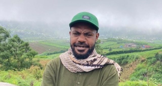mikael Ketua Ikatan Keluarga Besar Wamuyaabadi (IKB-Wamuyaabadi), Maikel Mote, mengapresiasi aksi bersih-bersih Danau Tigi yang dilakukan sejumlah pemuda dalam momentum Hari Danau Sedunia. Ia berharap gerakan peduli lingkungan tersebut tidak berhenti pada momentum peringatan, tetapi berlanjut menjadi gerakan bersama dan berkelanjutan hingga ke wilayah Wakeitei, ibu kota Kabupaten Deiyai.
