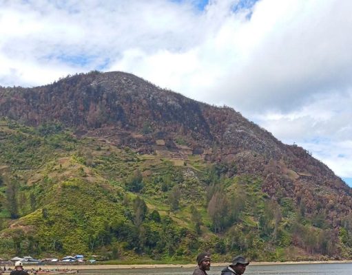 17 Komunitas Bersatu Bersihkan Sampah di Danau Paniai, Serukan Gerakan Jaga Alam
