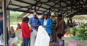 KNPI Lanny Jaya Apresiasi Pemkab Borong Sayur Pasar Tiom untuk Bantu Korban Bencana Kwiyawagi