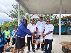 Bupati Deiyai Soroti Pemerataan Bantuan, Tiga Kelompok Terima Mesin Pompa Air Pemerintah Kabupaten Deiyai melalui Dinas Pertanian menyerahkan bantuan alat dan mesin pertanian (alsintan) berupa mesin pompa air YXA Titanium 3 Inch kepada tiga kelompok penerima bantuan di Kabupaten Deiyai, Rabu (23/9/2026).