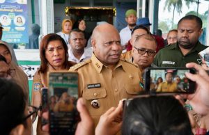 Setahun Kepemimpinan Matius Fakhiri, Mama-Mama Pasar Maha-Maha Menanti Kehadiran Gubernur Papua Gubernur Papua Matius D. Fakiri - IST