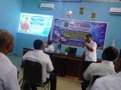 Kominfo Papua Tengah Sosialisasikan Keamanan Informasi dan Persandian, ASN Diminta Waspadai Ancaman Siber Kepala Bidang Persandian Dinas Komunikasi, Informatika, Statistik dan Persandian Provinsi Papua Tengah, Hermetus Rumayaan, menyampaikan materi dalam kegiatan Sosialisasi Penyediaan Keamanan Informasi dan Persandian Pemerintah Daerah di Nabire, Papua Tengah, 14–16 Oktober 2026. Kegiatan ini bertujuan meningkatkan pemahaman dan kesadaran aparatur pemerintah daerah dalam melindungi data, mengantisipasi ancaman siber, serta memperkuat keamanan informasi dan layanan digital pemerintahan. Foto: Dokumentasi kegiatan Kominfo Papua Tengah/Tiiruu.com