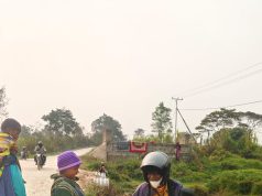 Dinkes Deiyai Perluas Pembagian Masker ke Sekolah dan Masyarakat, Warga Diimbau Kurangi Aktivitas di Luar Rumah Dinas Kesehatan (Dinkes) Kabupaten Deiyai terus menggencarkan langkah perlindungan kesehatan masyarakat menyusul kabut asap tebal yang hingga kini masih menyelimuti wilayah Kabupaten Deiyai, Papua Tengah, Rabu (14/10/2026)