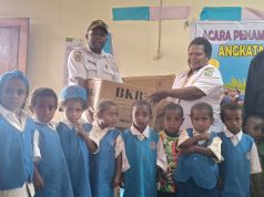DP3AKB Deiyai Salaurkan BKB KIT ke TK Paud Yomeni, Dorong Peningkatan Pembelajaran Anak Pemerintah Kabupaten Deiyai melalui Dinas Pemberdayaan Perempuan, Perlindungan Anak, dan Keluarga Berencana (DP3AKB) mulai menyalurkan bantuan Bina Keluarga Balita (BKB) Kit, berupa alat bantu pembelajaran dan permainan edukatif, yang diawali dari TK PAUD Yomeni, pada Rabu, 14 Oktober 2026.